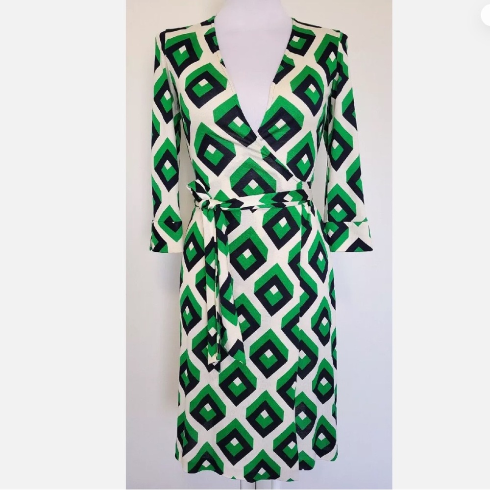 Diane von Furstenberg Vintage Julian Wrap Dress 100% Silk Size 2